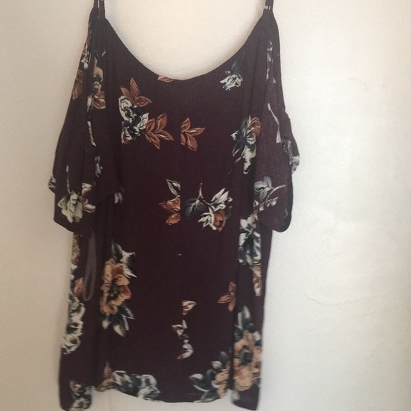 Cold shoulder tank - Picture 3 of 3